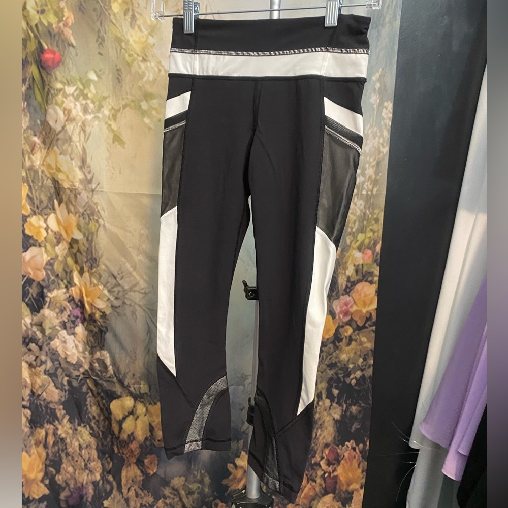 Lululemon Black and White capri Leggings